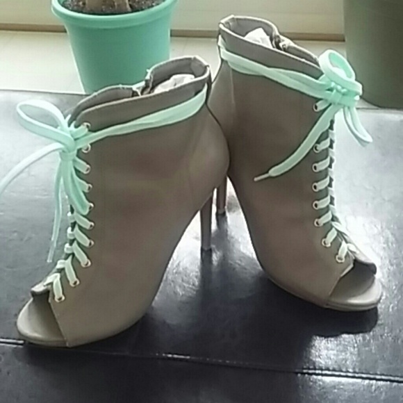 💰💰Rouge Ankle Booties💰💰 - Picture 2 of 8